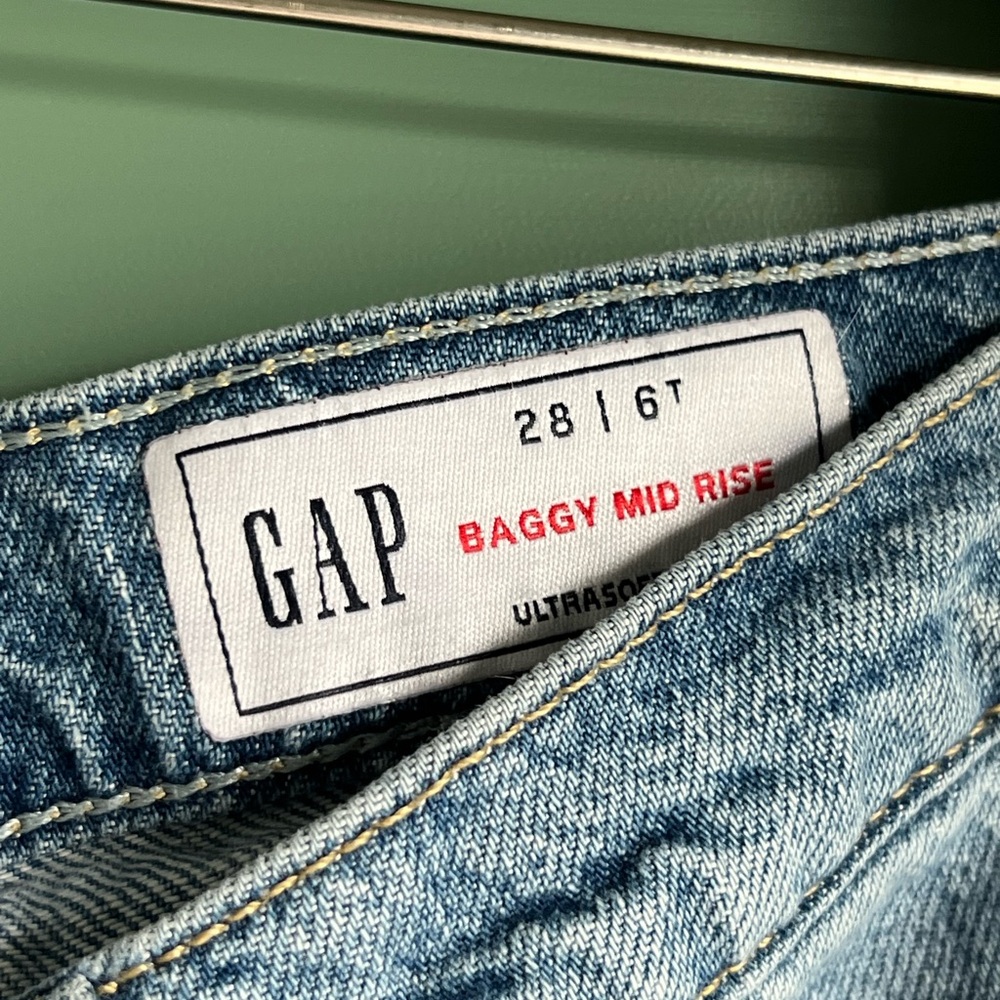 GAP Light Blue Mid Rise Ulta Soft Baggy Jeans Size 6 Tall - Picture 3 of 4